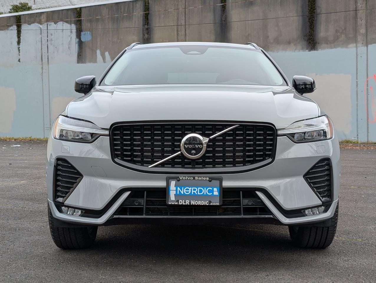 2025 Volvo XC60 B5 Hybrid AWD PLUS | High Performance Audio, Pilot Assist, 360° Cam, 4 Heated Seats & Htd Wheel Portland OR