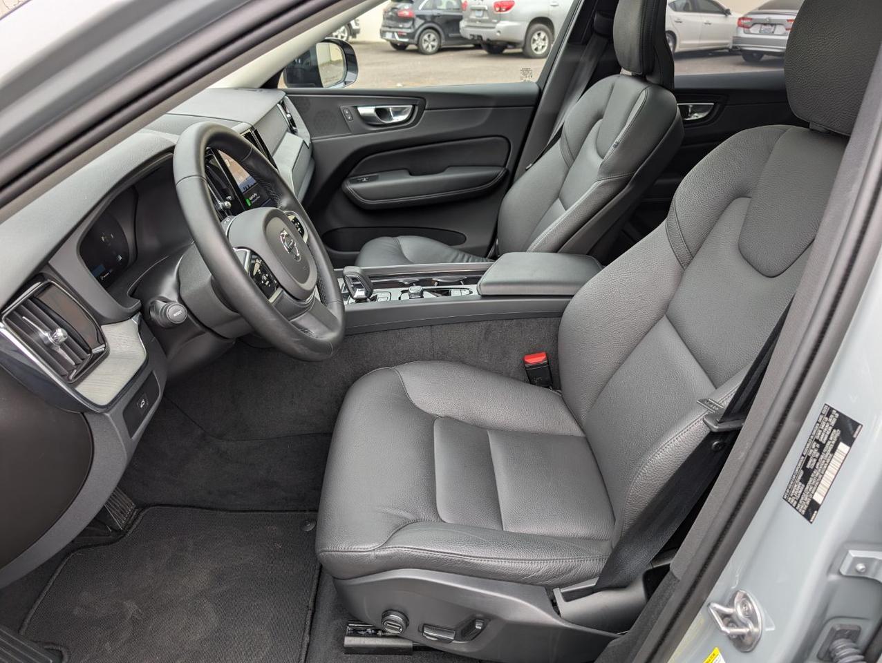 2025 Volvo XC60 B5 Hybrid AWD PLUS | High Performance Audio, Pilot Assist, 360° Cam, 4 Heated Seats & Htd Wheel Portland OR