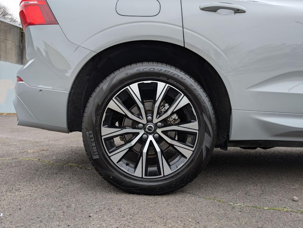 2025 Volvo XC60 B5 Hybrid AWD PLUS | High Performance Audio, Pilot Assist, 360° Cam, 4 Heated Seats & Htd Wheel Portland OR