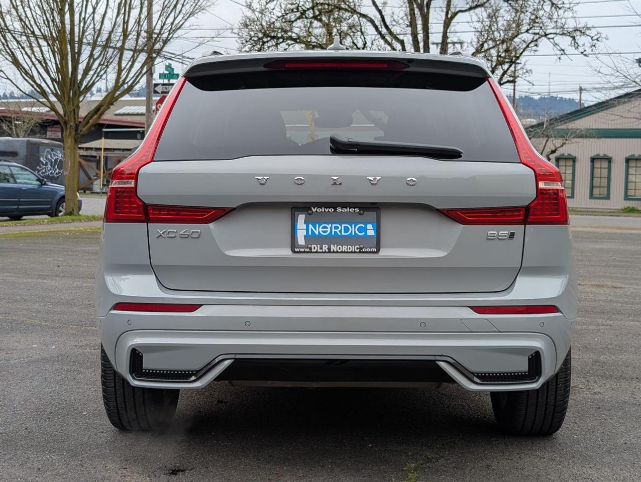 2025 Volvo XC60 B5 Hybrid AWD PLUS | High Performance Audio, Pilot Assist, 360° Cam, 4 Heated Seats & Htd Wheel Portland OR