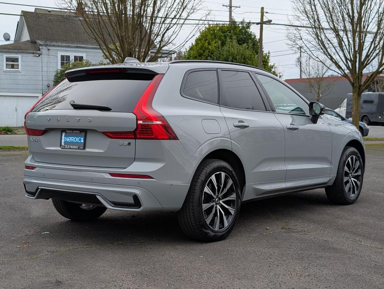 2025 Volvo XC60 B5 Hybrid AWD PLUS | High Performance Audio, Pilot Assist, 360° Cam, 4 Heated Seats & Htd Wheel Portland OR