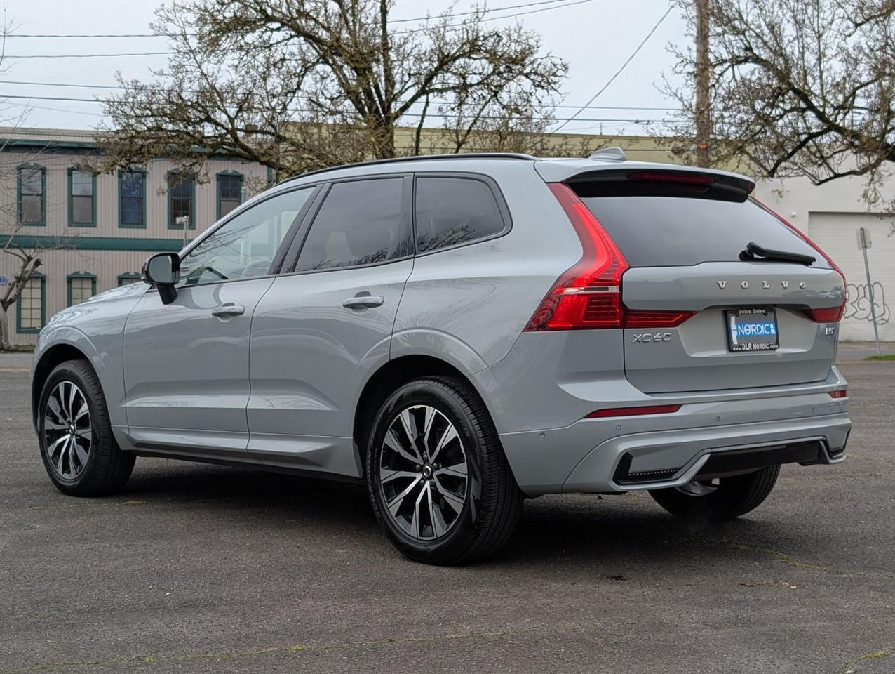 2025 Volvo XC60 B5 Hybrid AWD PLUS | High Performance Audio, Pilot Assist, 360° Cam, 4 Heated Seats & Htd Wheel Portland OR