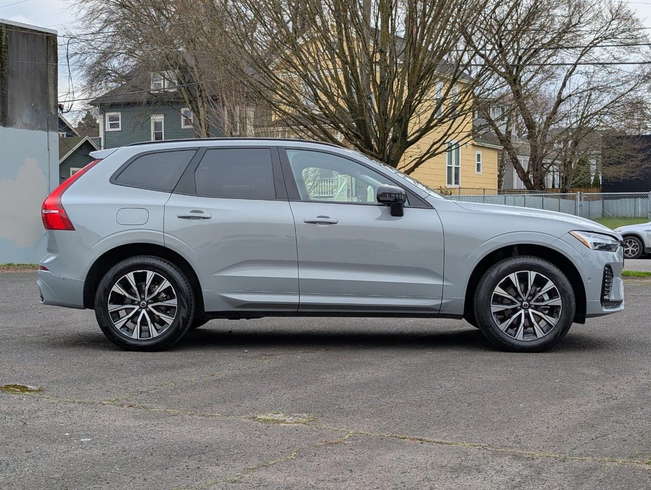2025 Volvo XC60 B5 Hybrid AWD PLUS | High Performance Audio, Pilot Assist, 360° Cam, 4 Heated Seats & Htd Wheel Portland OR