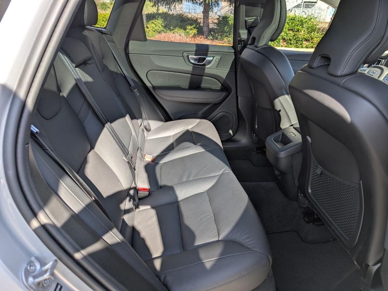 2025 Volvo XC60 B5 Hybrid AWD PLUS | High Performance Audio, Pilot Assist, 360° Cam, 4 Heated Seats & Wheel Portland OR