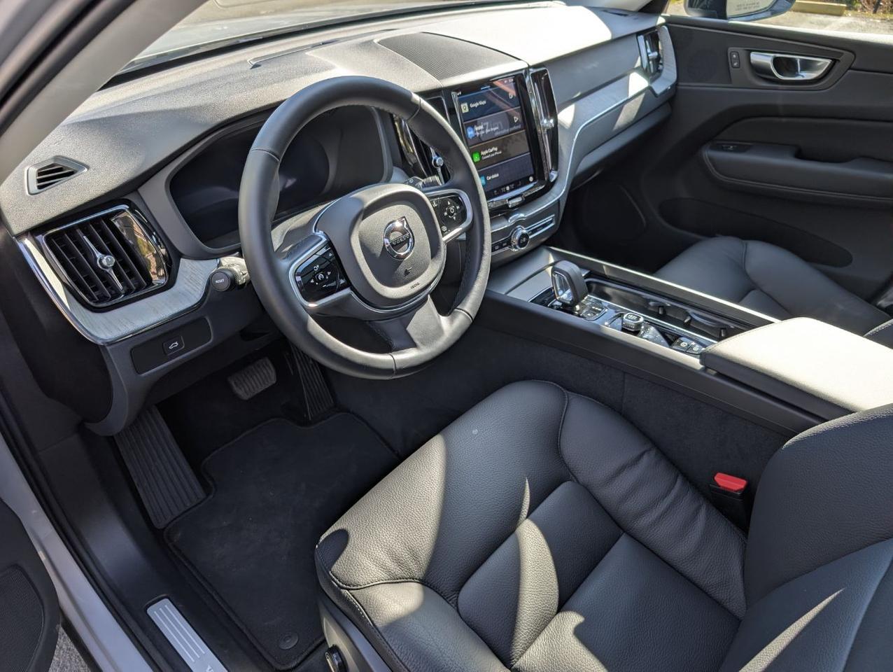 2025 Volvo XC60 B5 Hybrid AWD PLUS | High Performance Audio, Pilot Assist, 360° Cam, 4 Heated Seats & Wheel Portland OR