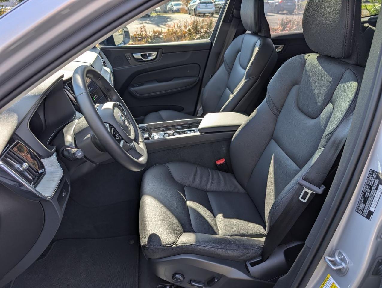 2025 Volvo XC60 B5 Hybrid AWD PLUS | High Performance Audio, Pilot Assist, 360° Cam, 4 Heated Seats & Wheel Portland OR