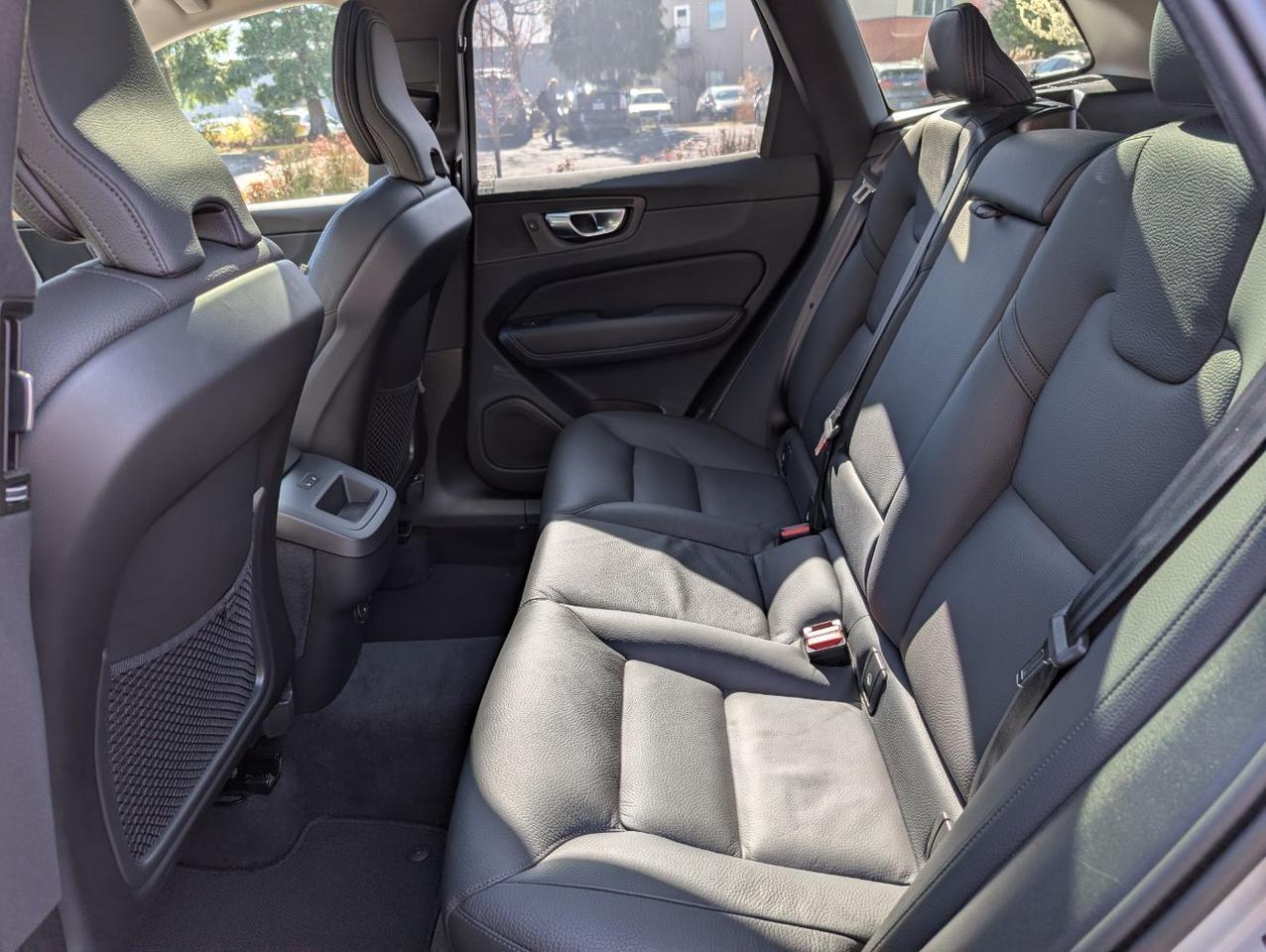 2025 Volvo XC60 B5 Hybrid AWD PLUS | High Performance Audio, Pilot Assist, 360° Cam, 4 Heated Seats & Wheel Portland OR