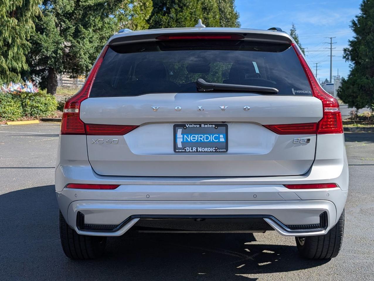 2025 Volvo XC60 B5 Hybrid AWD PLUS | High Performance Audio, Pilot Assist, 360° Cam, 4 Heated Seats & Wheel Portland OR