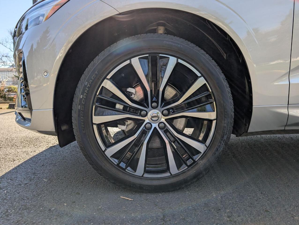 2025 Volvo XC60 B5 Hybrid AWD PLUS | High Performance Audio, Pilot Assist, 360° Cam, 4 Heated Seats & Wheel Portland OR