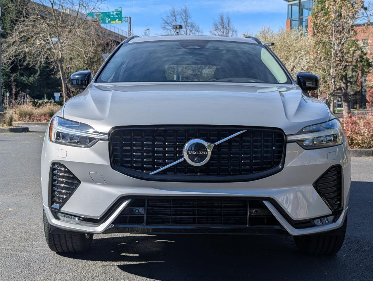 2025 Volvo XC60 B5 Hybrid AWD PLUS | High Performance Audio, Pilot Assist, 360° Cam, 4 Heated Seats & Wheel Portland OR