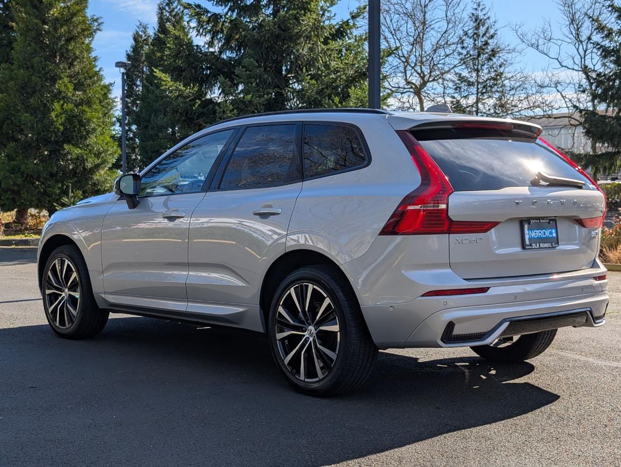 2025 Volvo XC60 B5 Hybrid AWD PLUS | High Performance Audio, Pilot Assist, 360° Cam, 4 Heated Seats & Wheel Portland OR