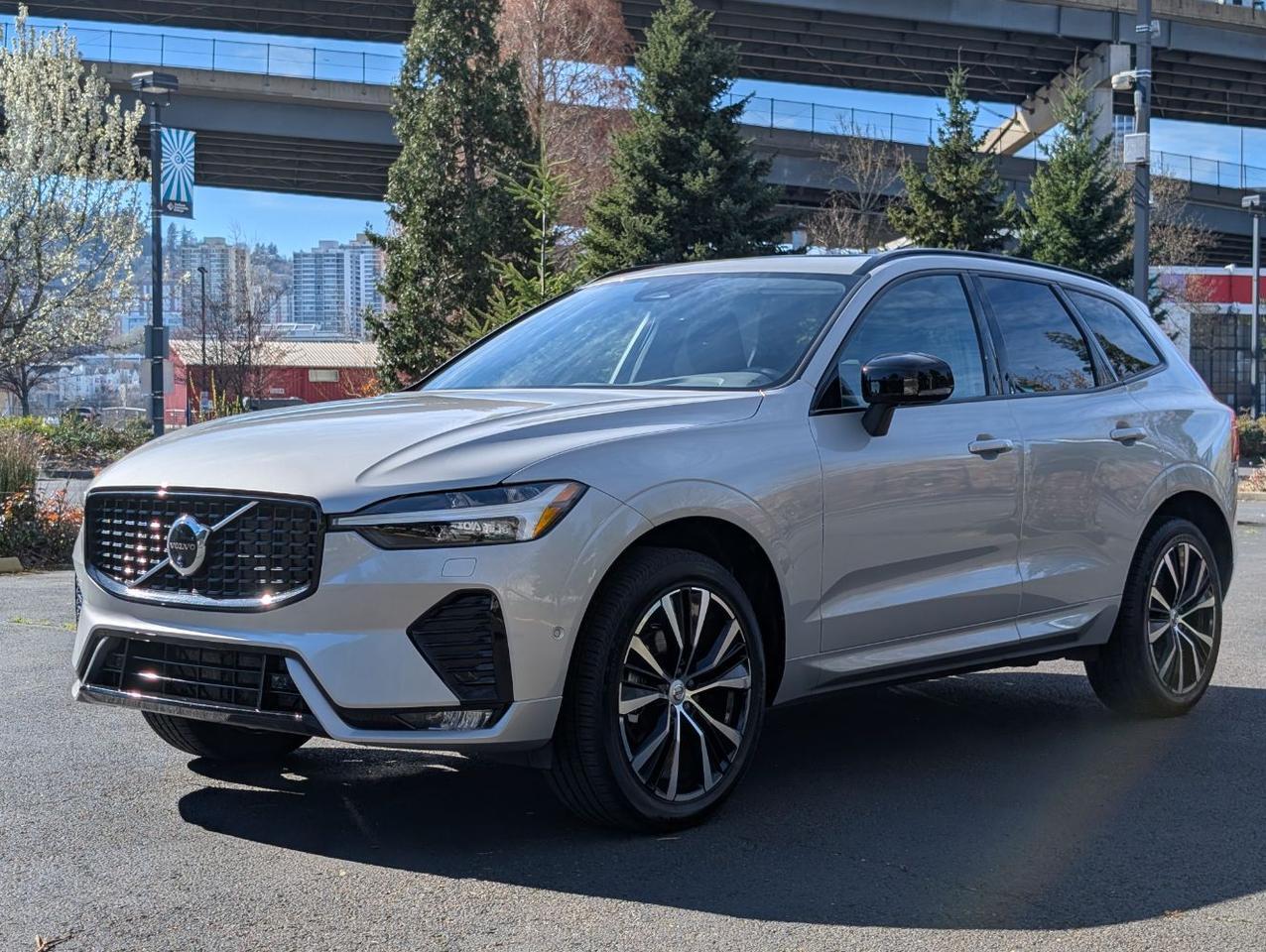 2025 Volvo XC60 B5 Hybrid AWD PLUS | High Performance Audio, Pilot Assist, 360° Cam, 4 Heated Seats & Wheel Portland OR