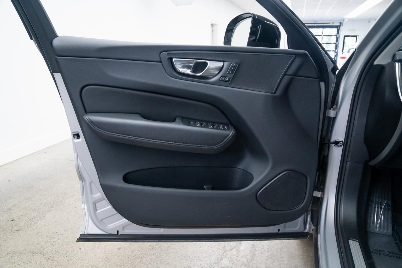 2025 Volvo XC60 B5 Plus 1 Owner Heated Seats Climate Package Portland OR