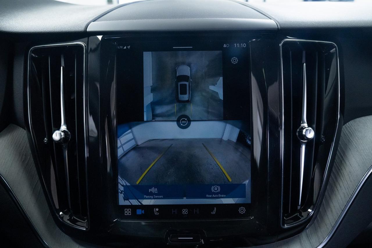 2025 Volvo XC60 B5 Plus 1 Owner Heated Seats Climate Package Portland OR