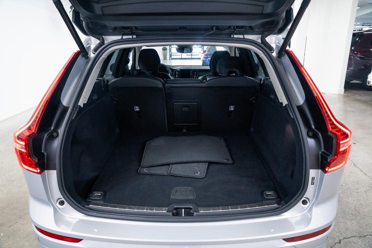 2025 Volvo XC60 B5 Plus 1 Owner Heated Seats Climate Package Portland OR