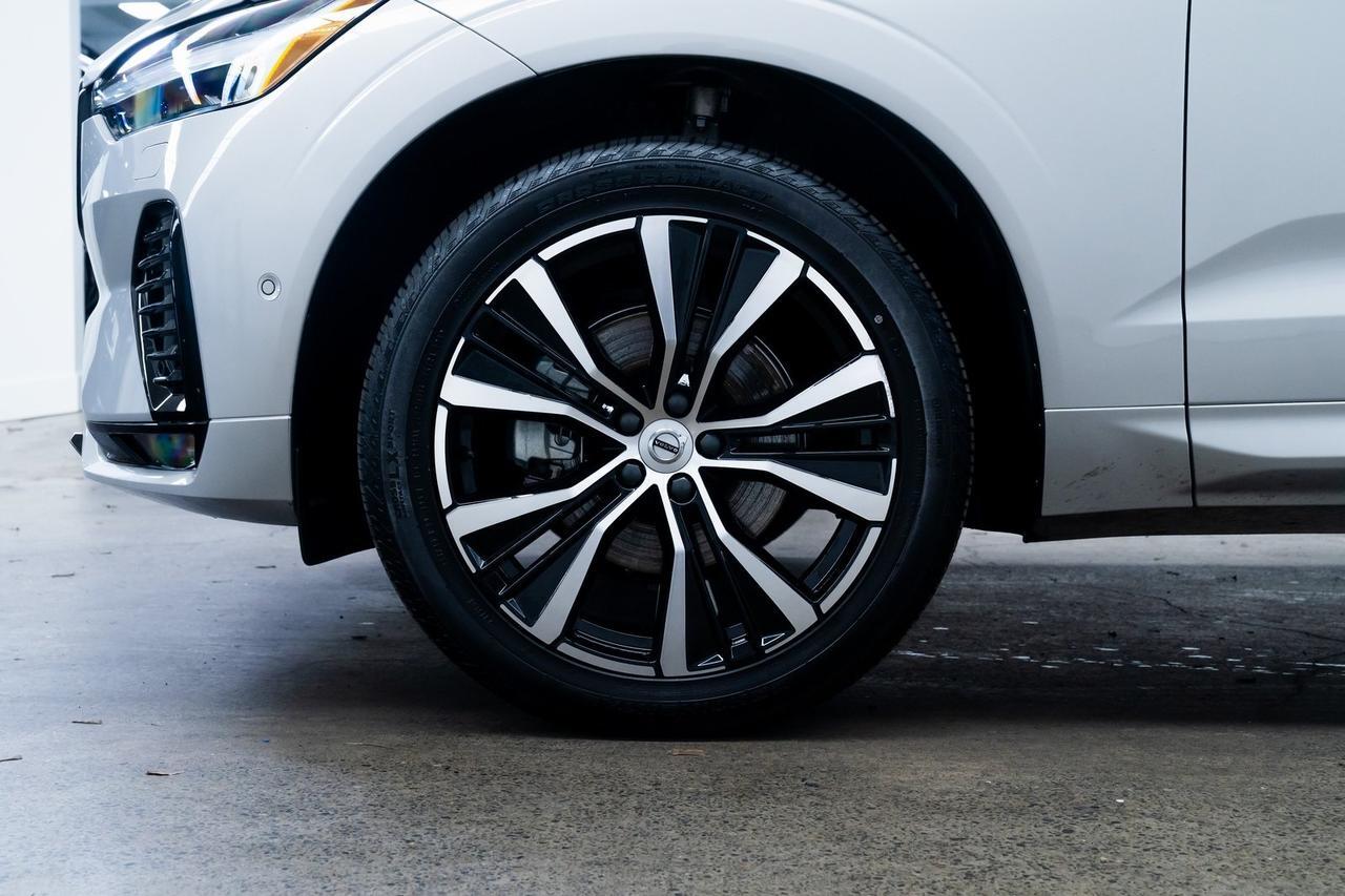 2025 Volvo XC60 B5 Plus 1 Owner Heated Seats Climate Package Portland OR