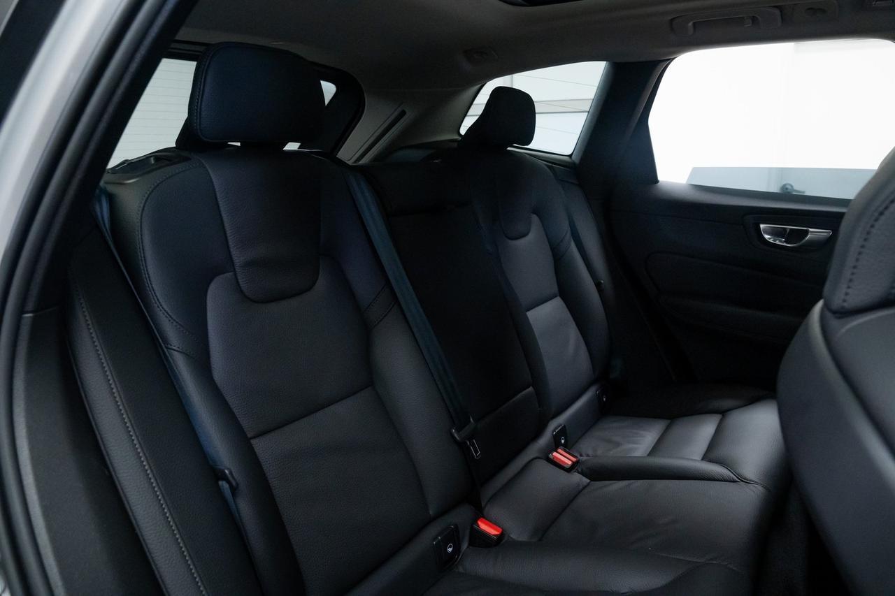 2025 Volvo XC60 B5 Plus 1 Owner Heated Seats Climate Package Portland OR