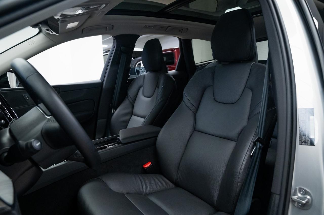 2025 Volvo XC60 B5 Plus 1 Owner Heated Seats Climate Package Portland OR