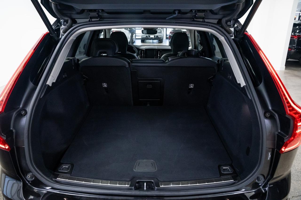 2025 Volvo XC60 B5 Plus 1 Owner Heated Seats Portland OR