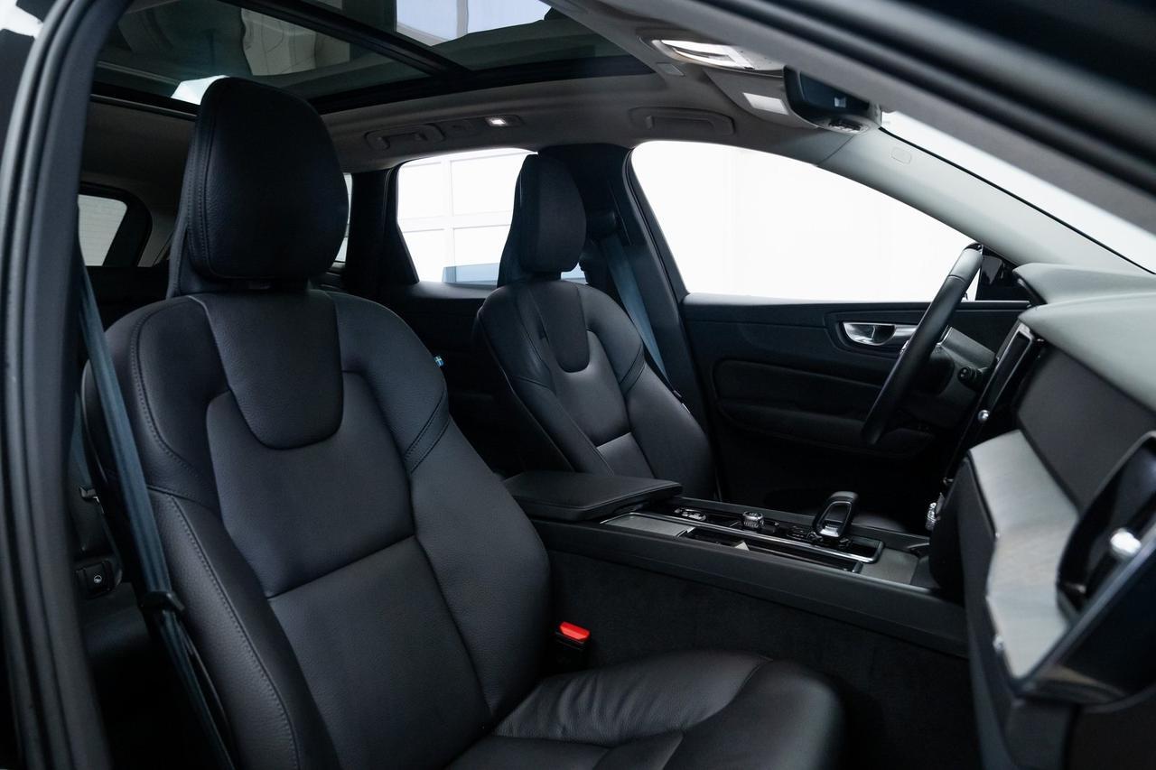 2025 Volvo XC60 B5 Plus 1 Owner Heated Seats Portland OR