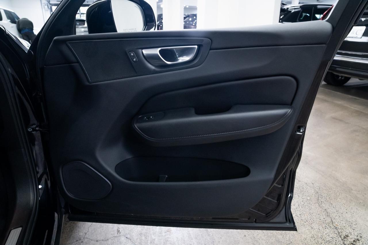 2025 Volvo XC60 B5 Plus 1 Owner Heated Seats Portland OR