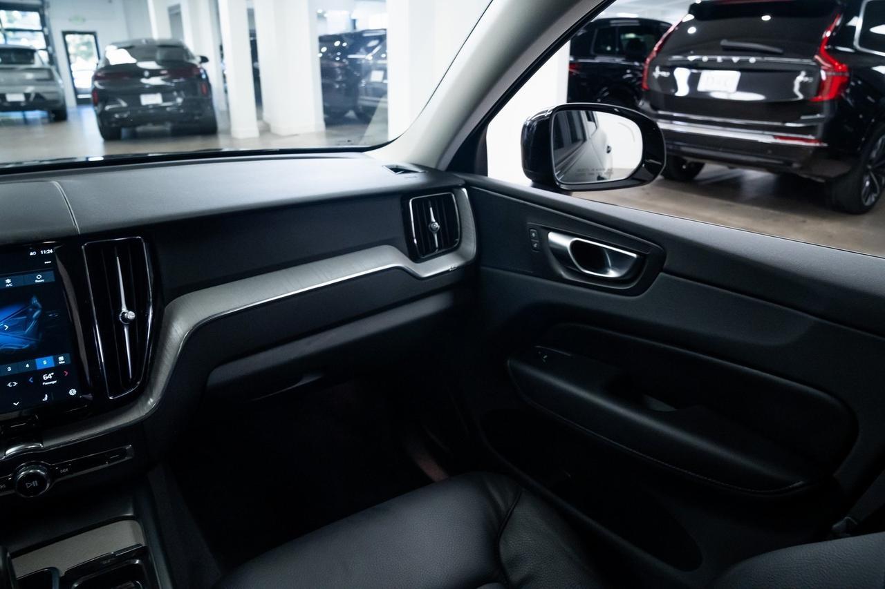 2025 Volvo XC60 B5 Plus 1 Owner Heated Seats Portland OR