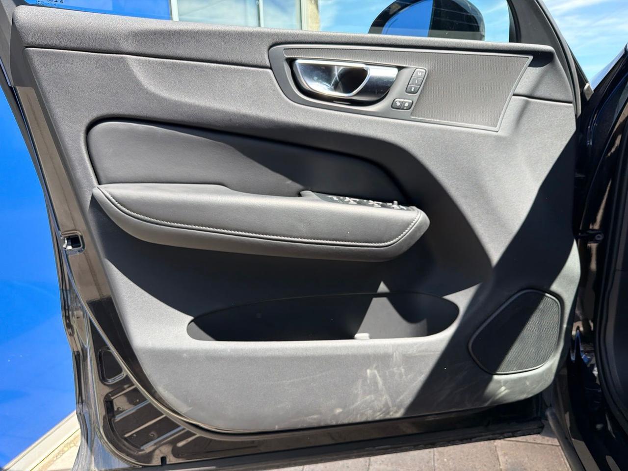 2025 Volvo XC60 B5 Plus Bend OR