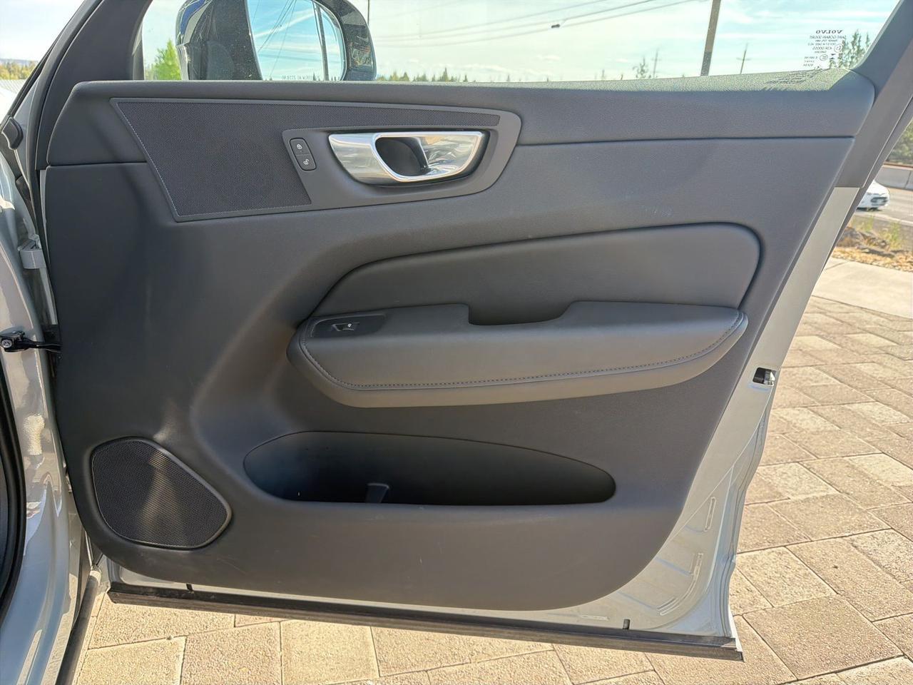 2025 Volvo XC60 B5 Plus Bend OR