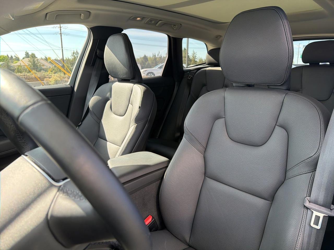 2025 Volvo XC60 B5 Plus Bend OR