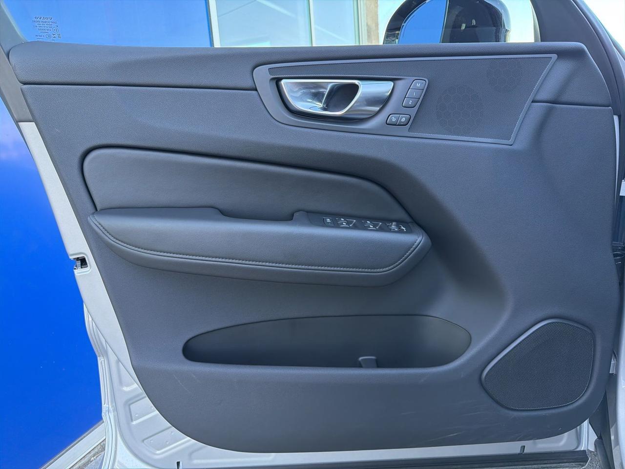 2025 Volvo XC60 B5 Plus Bend OR