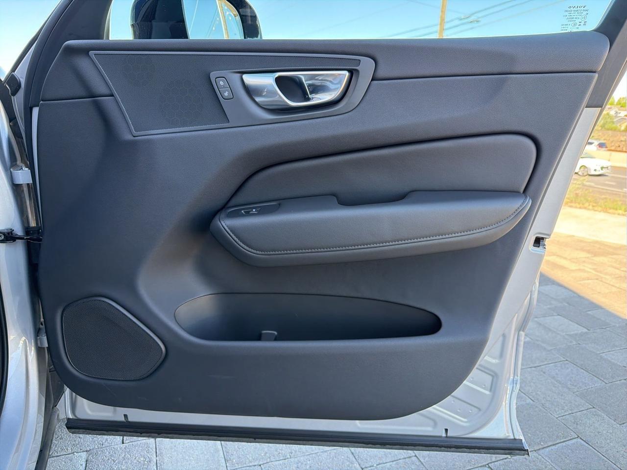 2025 Volvo XC60 B5 Plus Bend OR