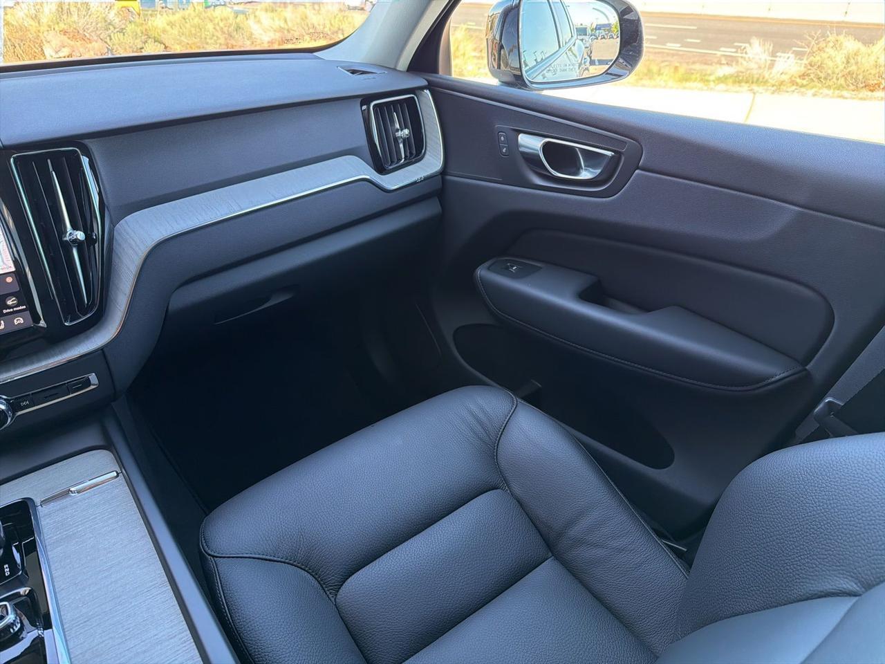 2025 Volvo XC60 B5 Plus Bend OR