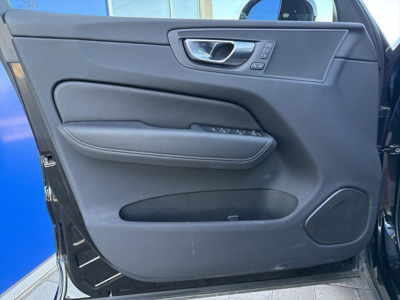 2025 Volvo XC60 B5 Plus Bend OR