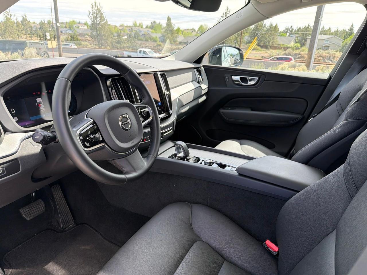 2025 Volvo XC60 B5 Plus Bend OR