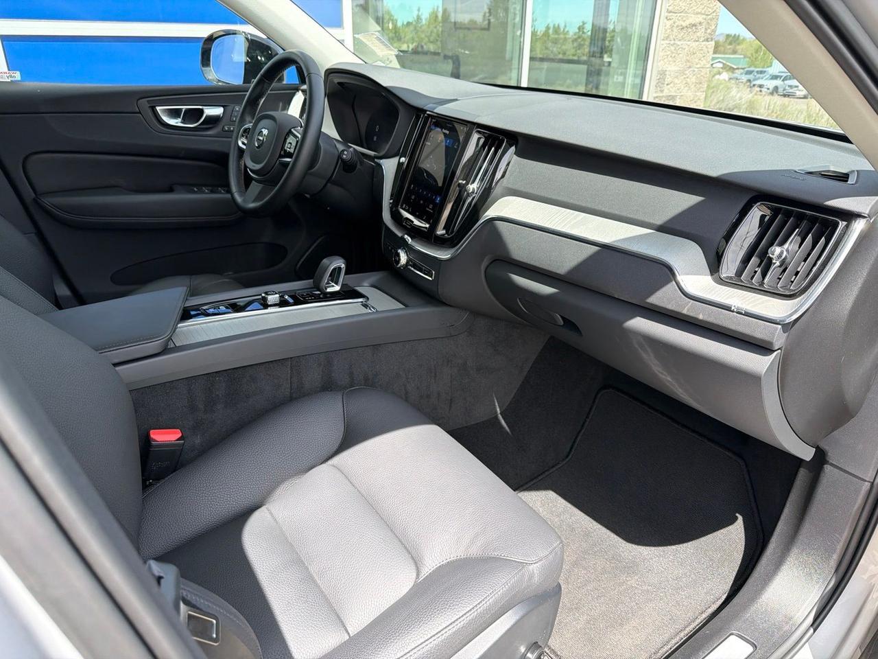 2025 Volvo XC60 B5 Plus Bend OR