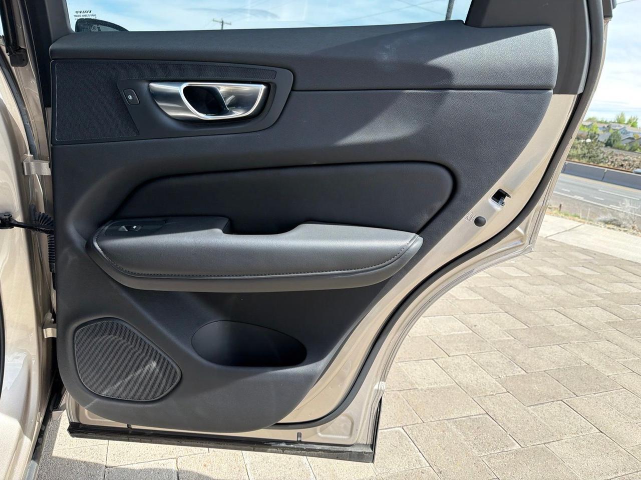 2025 Volvo XC60 B5 Plus Bend OR