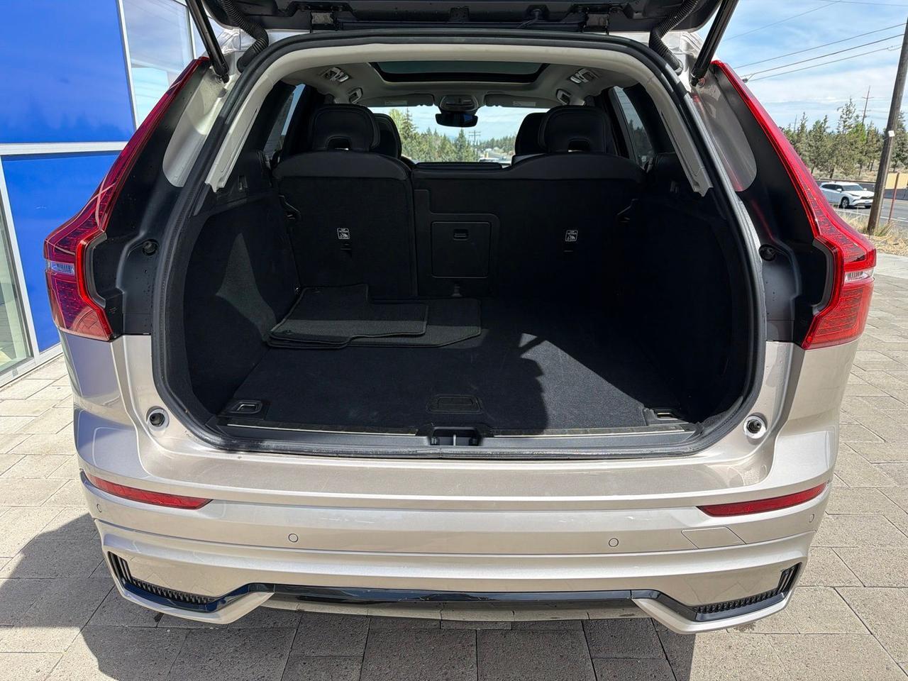 2025 Volvo XC60 B5 Plus Bend OR