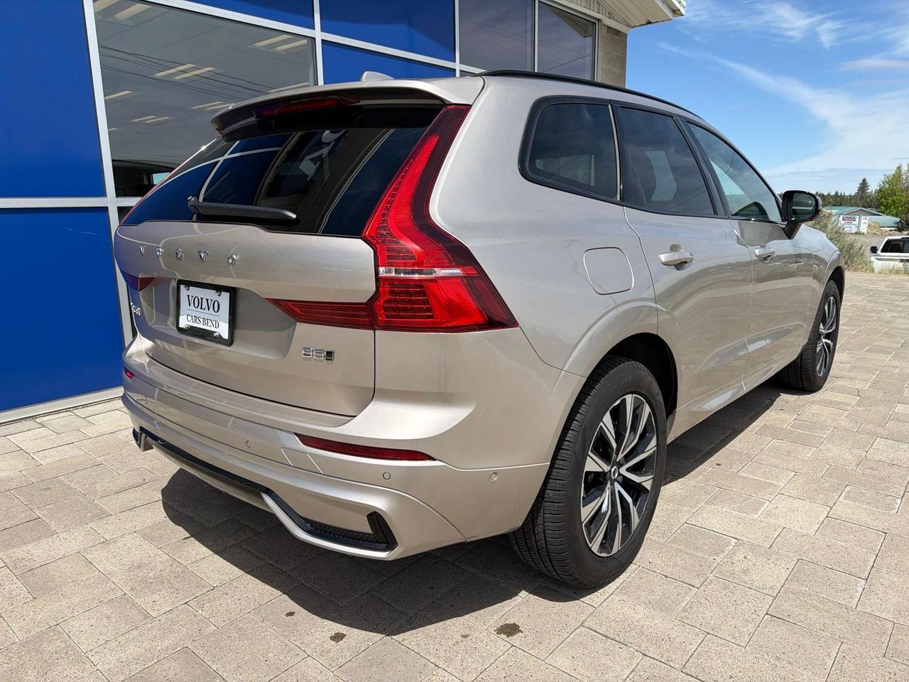 2025 Volvo XC60 B5 Plus Bend OR