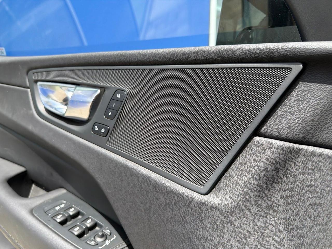 2025 Volvo XC60 B5 Plus Bend OR