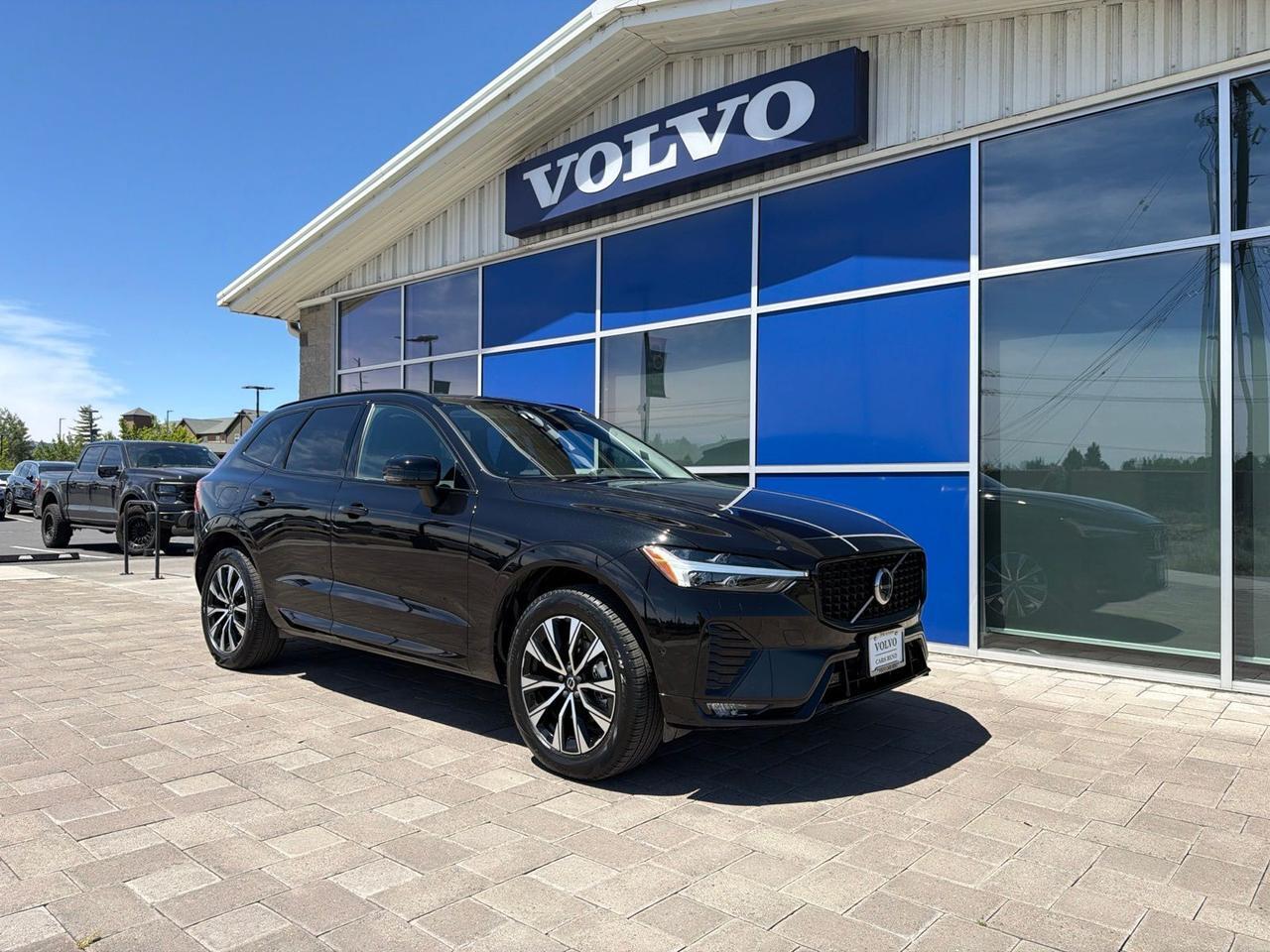 2025 Volvo XC60 B5 Plus