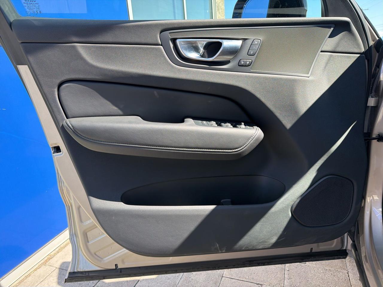 2025 Volvo XC60 B5 Plus Bend OR