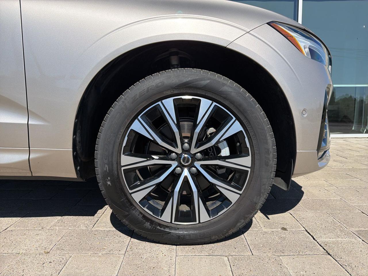 2025 Volvo XC60 B5 Plus Bend OR