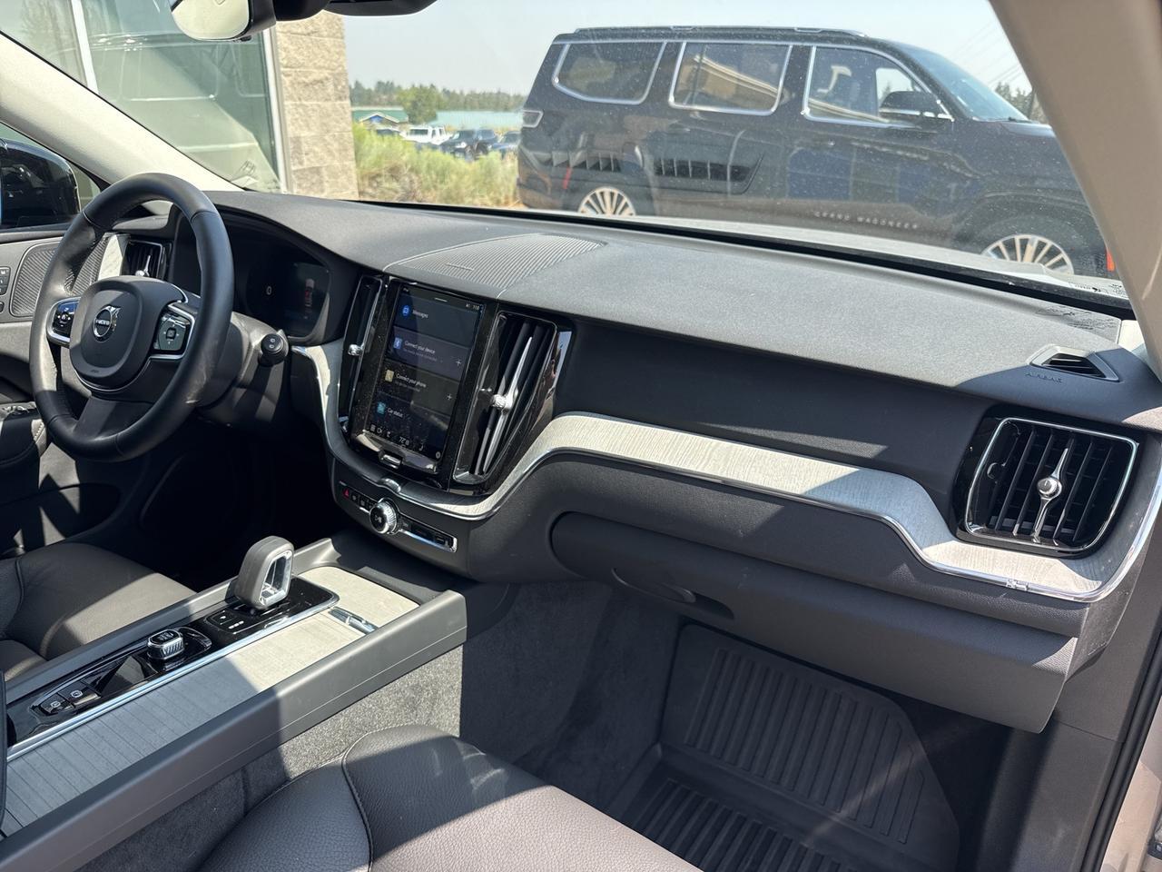 2025 Volvo XC60 B5 Plus Bend OR