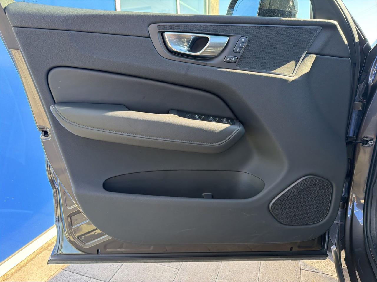 2025 Volvo XC60 B5 Plus Bend OR