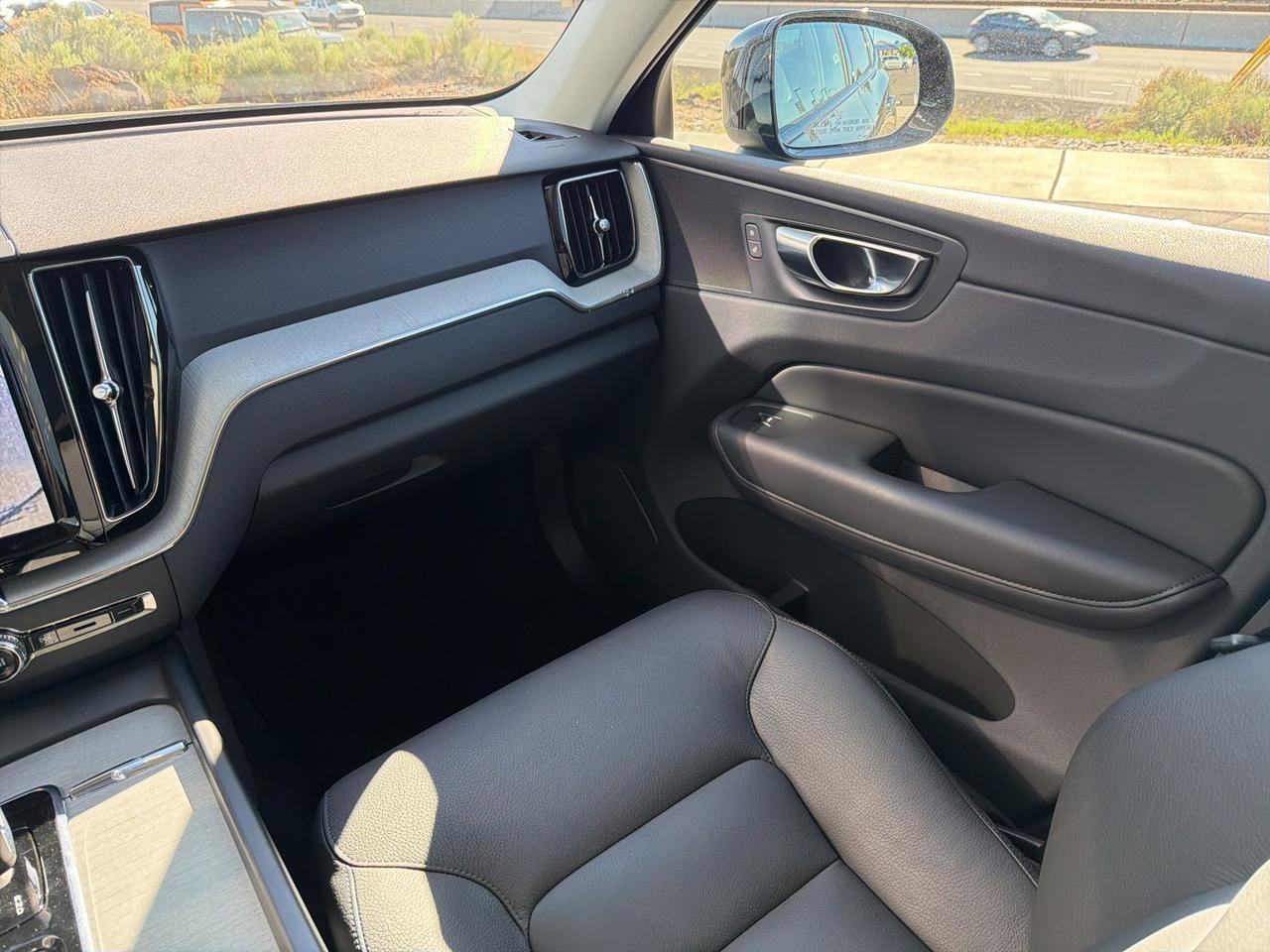 2025 Volvo XC60 B5 Plus Bend OR