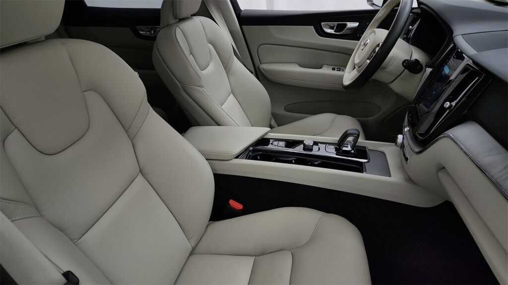 2025 Volvo XC60 B5 Plus Laurel MD