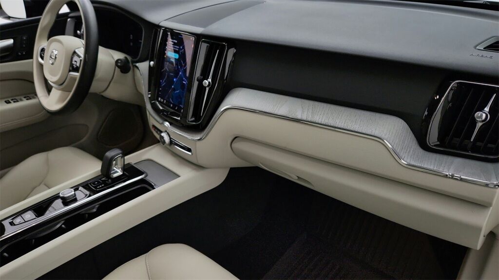 2025 Volvo XC60 B5 Plus Laurel MD