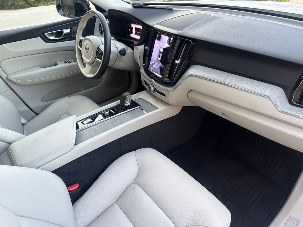 2025 Volvo XC60 B5 Plus Hunt Valley MD