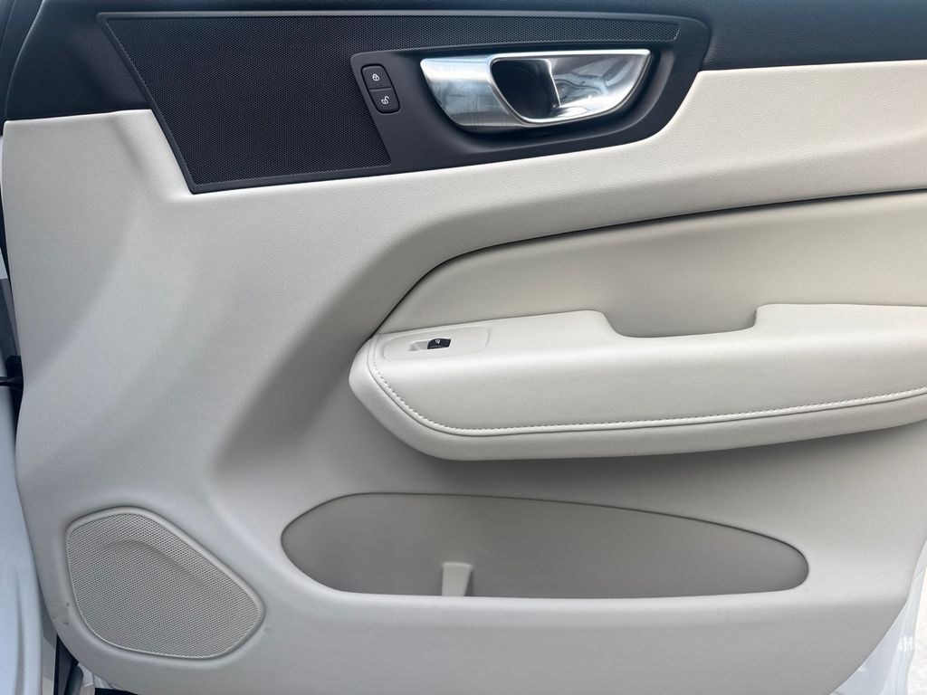 2025 Volvo XC60 B5 Plus Hunt Valley MD