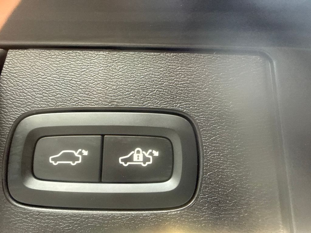 2025 Volvo XC60 B5 Plus Hunt Valley MD